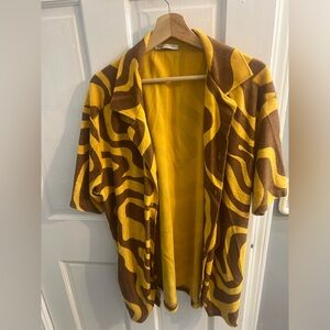 Short-sleeve button up